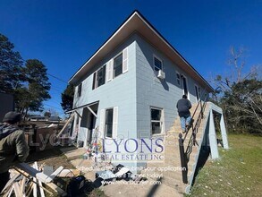 Building Photo - 917 Pineknot Rd