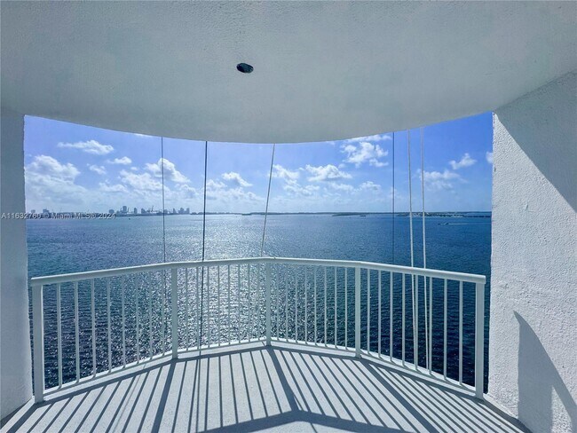 Foto del edificio - 1420 Brickell Bay Dr