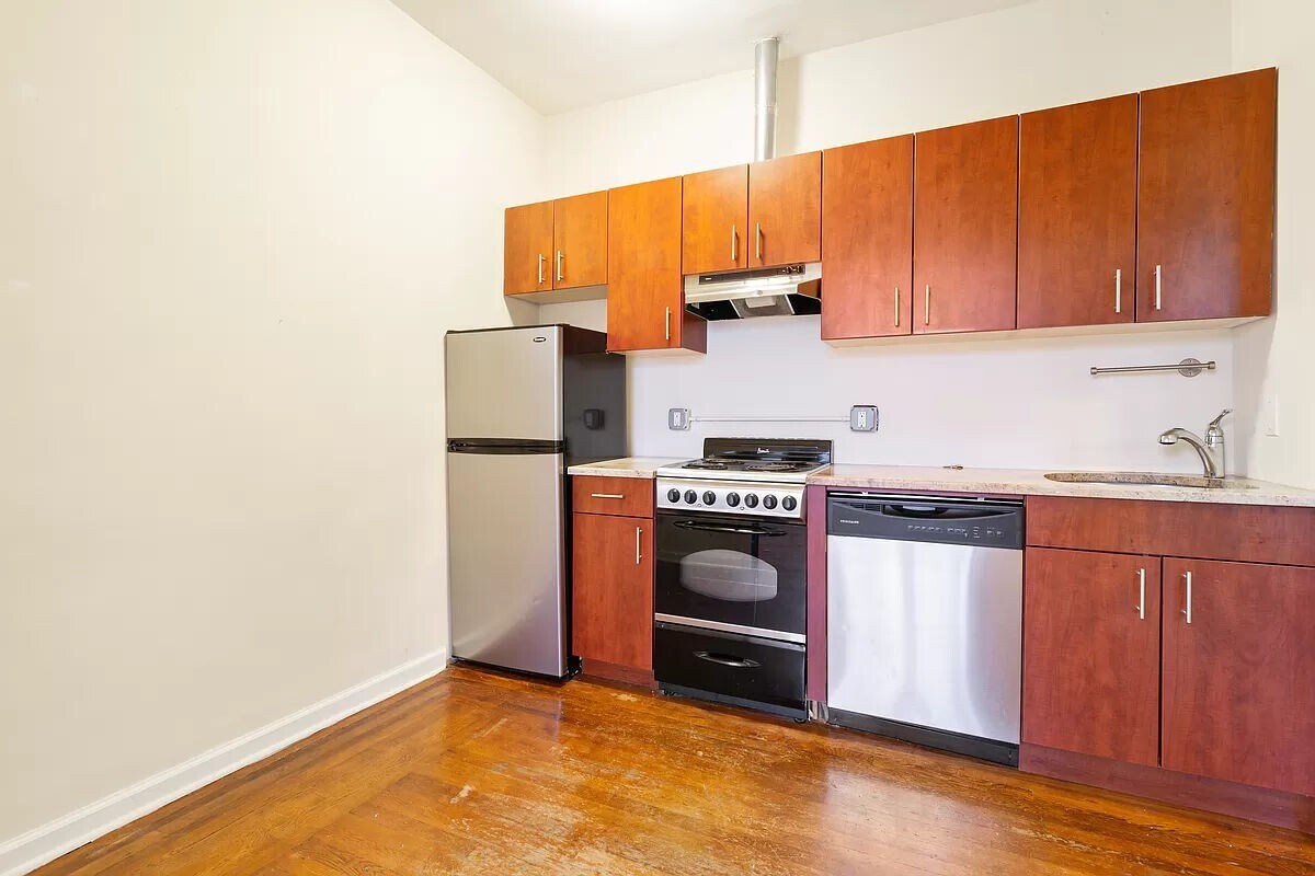 Building Photo - 98 Macdougal Street
