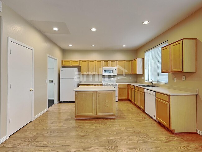 Foto del edificio - 9216 E Keats Ave