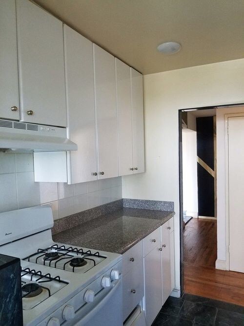 Building Photo - 32-05 Newtown Ave