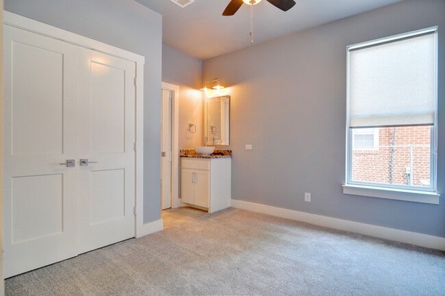 Foto del edificio - 2514 Forest Park Blvd