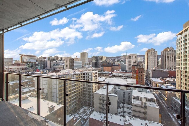 Building Photo - 1200 Rue Drummond