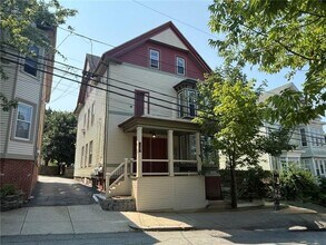 Building Photo - 125 Pleasant St