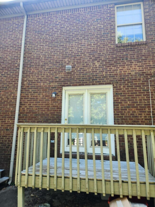 Foto del edificio - 105 Woods Trail