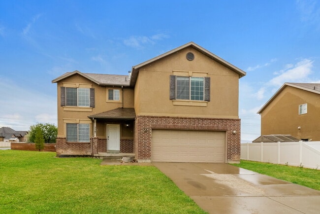 Building Photo - 558 Wellington Dr