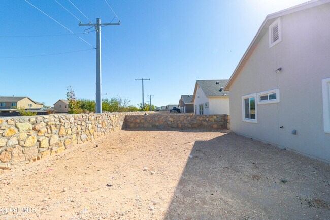 Foto del edificio - 5112 Joe Castillo St