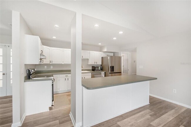 Foto del edificio - 9618 Pineridge Ave