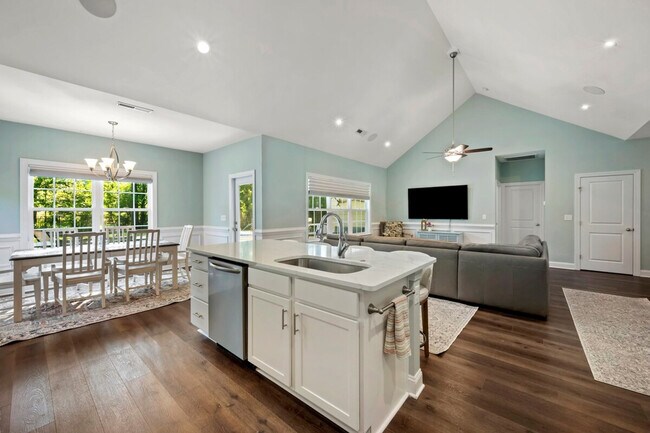 Foto del edificio - 245 Brace Dr