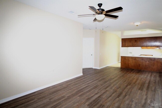 Foto del edificio - 130 Wildflower Ln