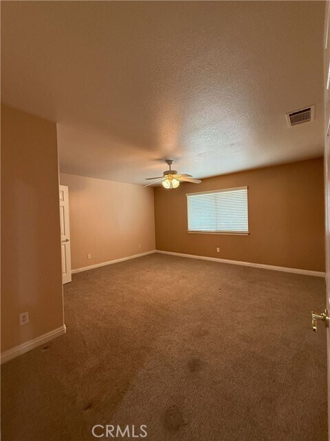 Foto del edificio - 6585 Escondido Ave