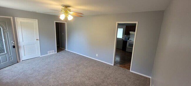 Building Photo - Valley Station 3 bedroom home