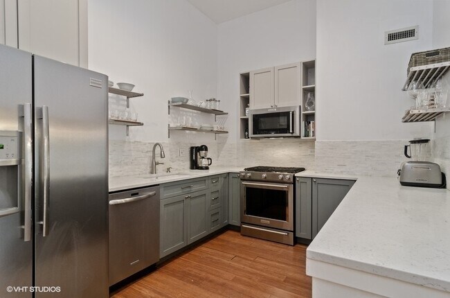 Building Photo - 1660 N Hudson Ave