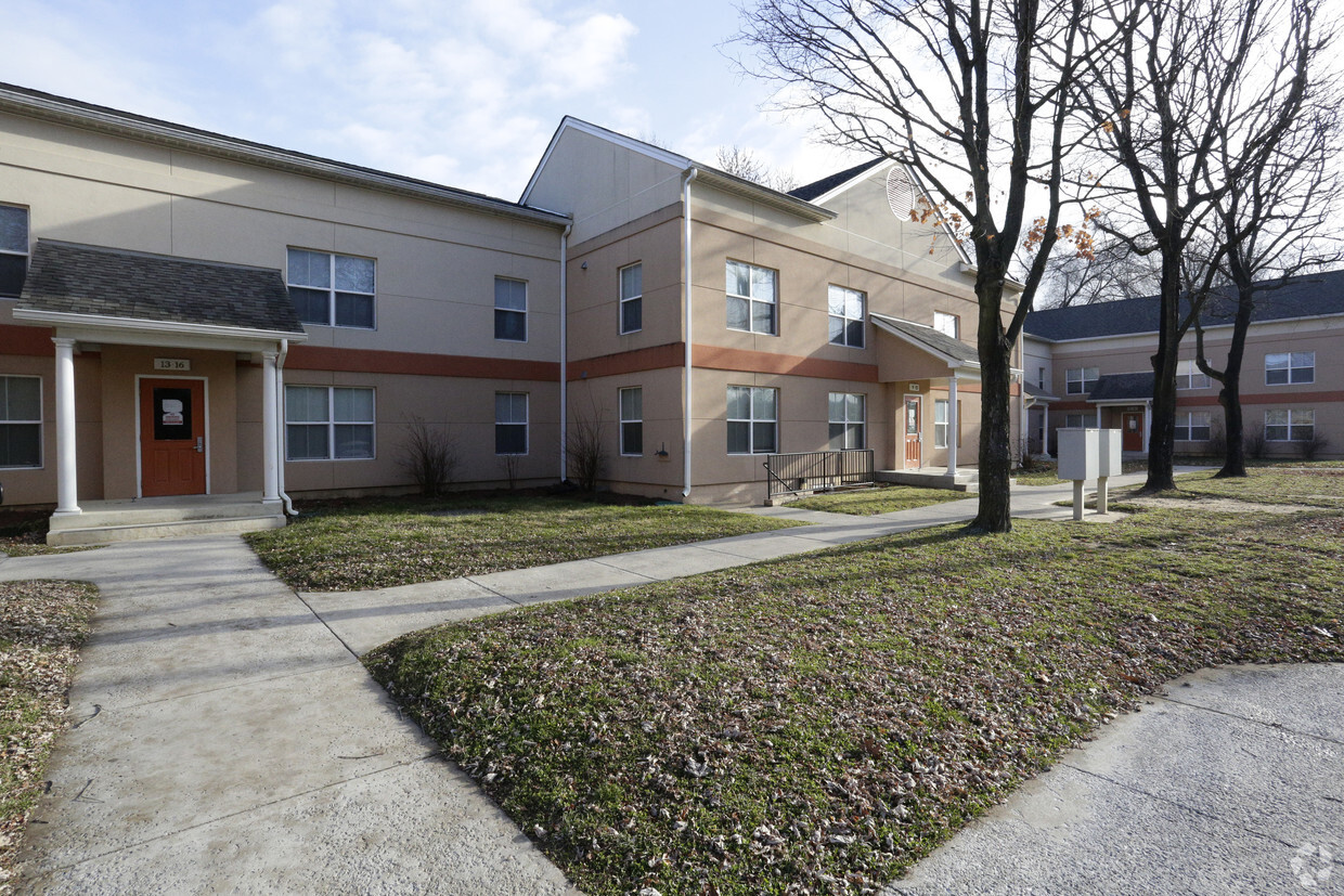 Primary Photo - Mountain Oaks Apartments