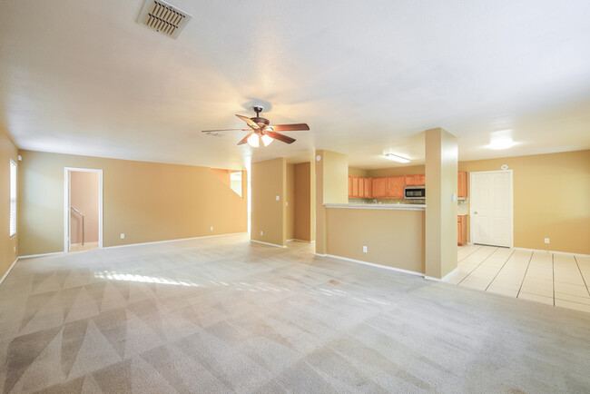 Foto del edificio - Spacious 4-Bedroom Home in San Antonio, TX