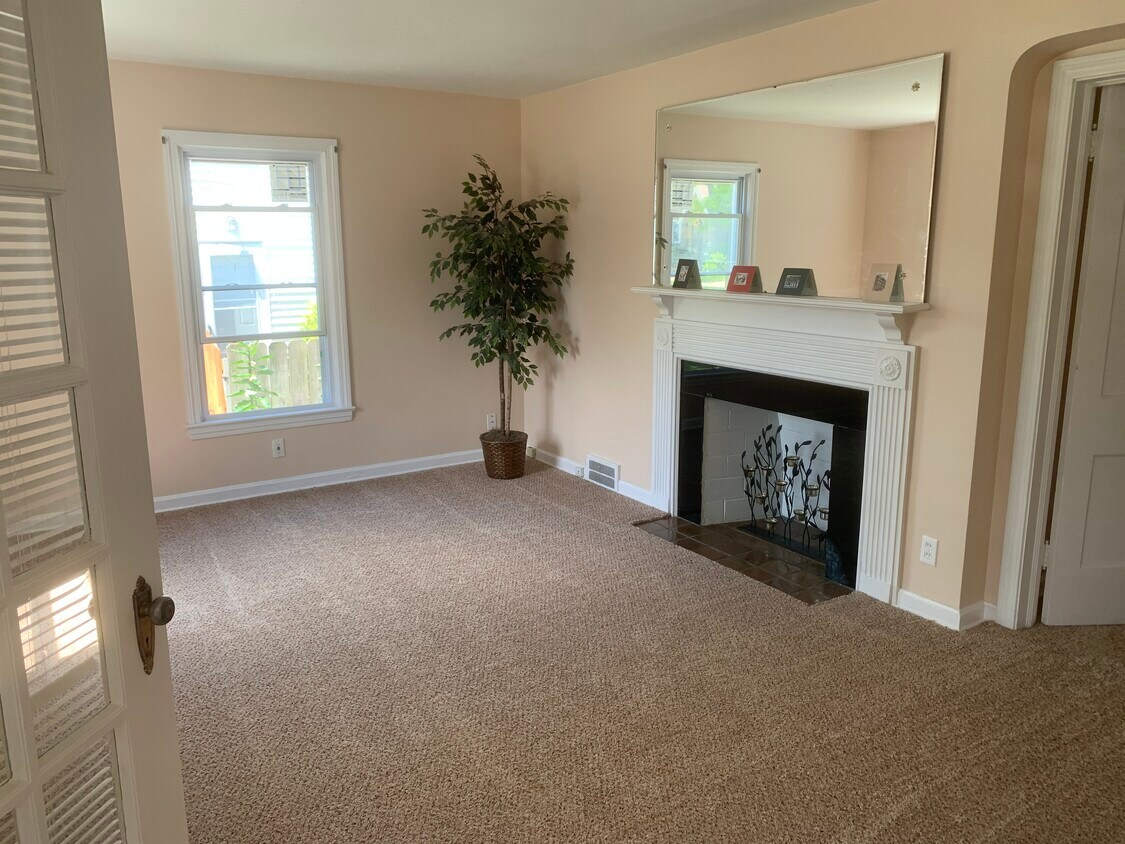 3925 Grosvenor Rd, South Euclid, OH 44118 House for Rent in South