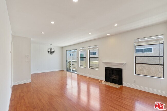 Foto del edificio - 4238 Whitsett Ave
