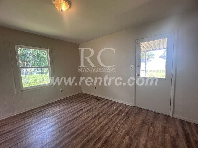 Building Photo - 1213 Giddings-