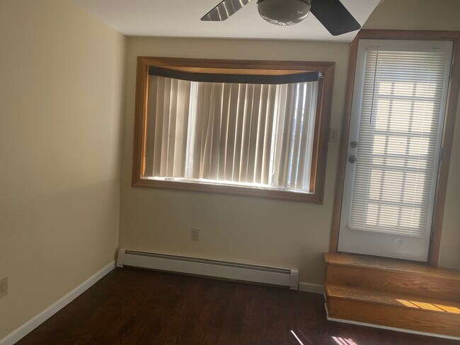 Diningroom - 2 Berlin Rd N