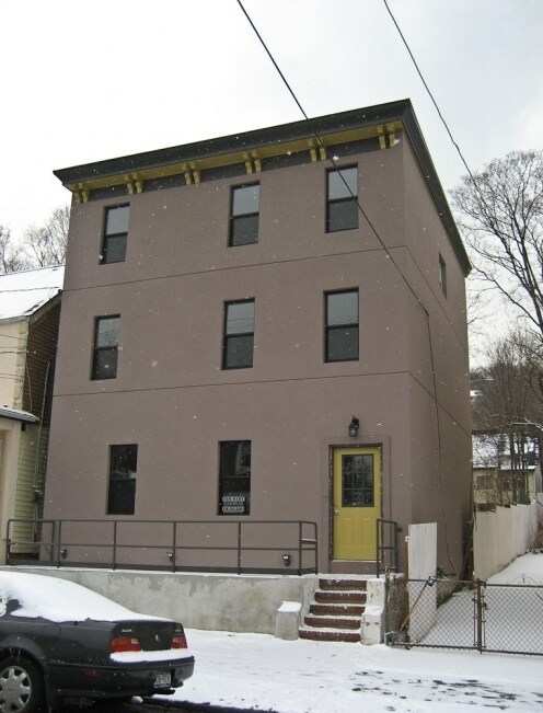 Primary Photo - 258 Gordon St