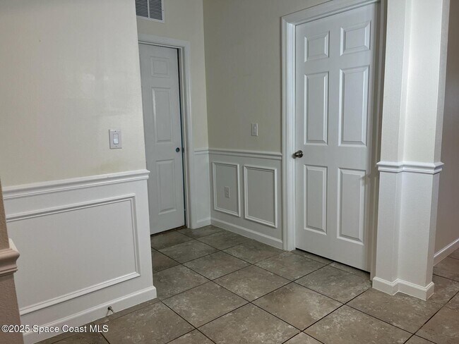 Building Photo - 760 Acadia Ct SE