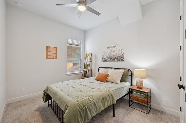 Building Photo - 6908 Empresa Dr