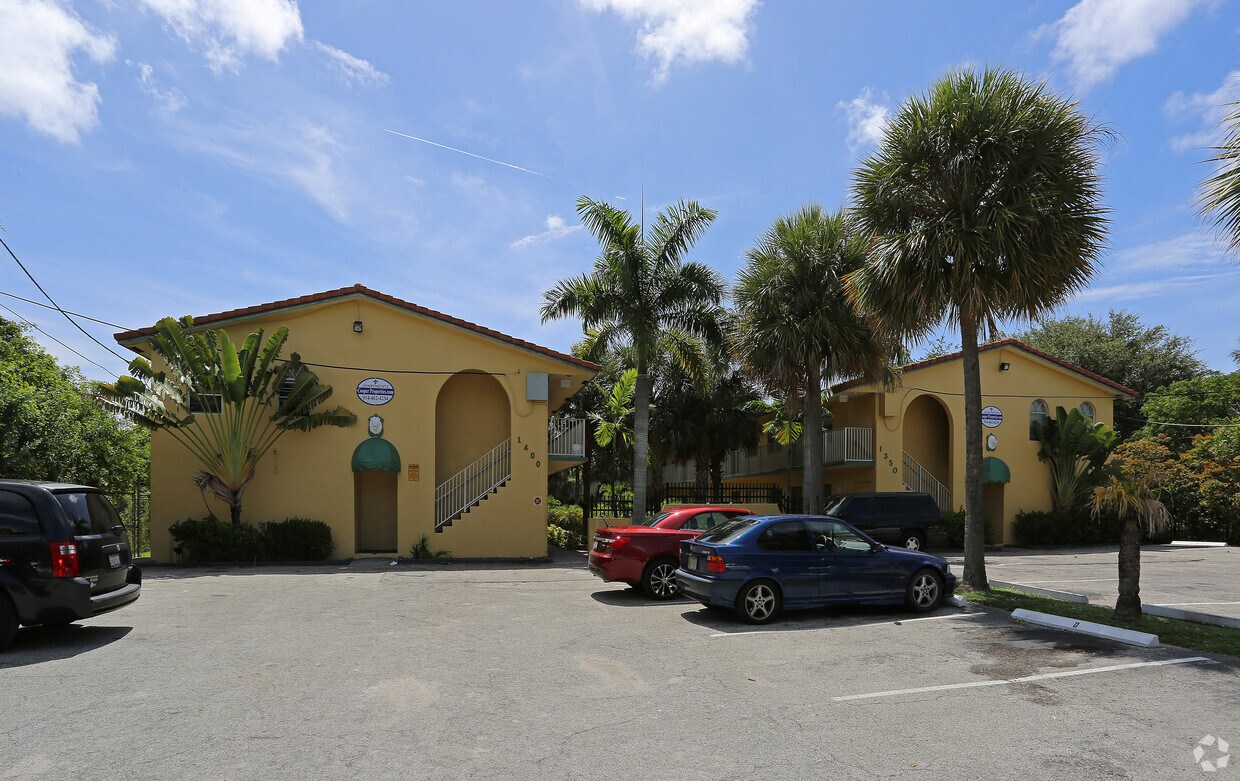 Primary Photo - 1350-1400 NE 5th Ter