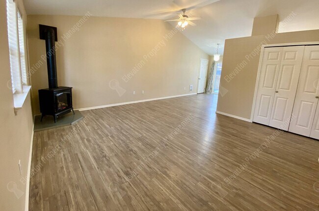 Foto del edificio - Single-Level 3 BR - 2 BA Rancher in Southw...