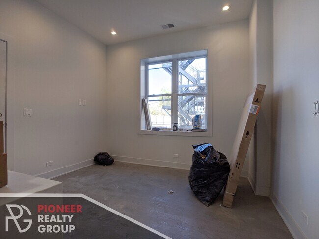 Foto del edificio - 2121 W Belmont Ave