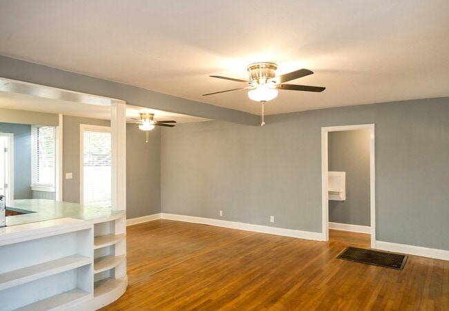 Foto del edificio - 4611 Harmon Ave