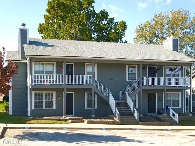 Building Photo - 2 br, 1 bath Apartment - 5804 NE 41st Street