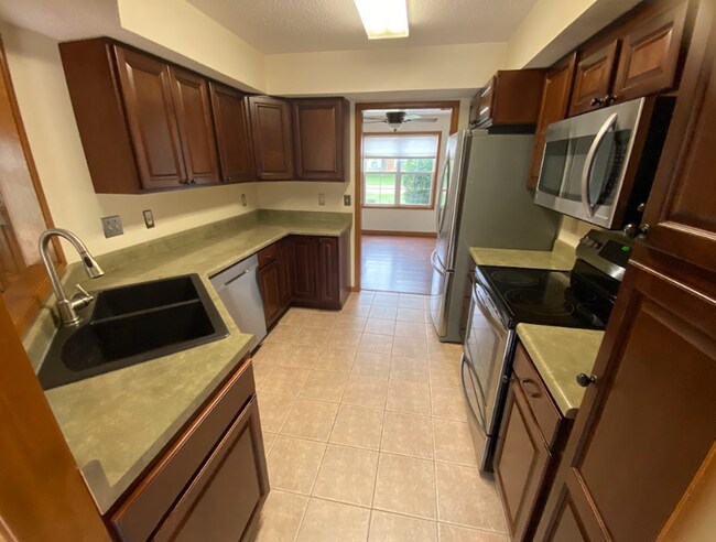 Building Photo - Beautiful Single Family Home in South Columbia