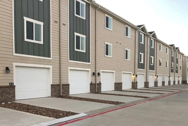 Foto del edificio - 21155 Gosling Rd