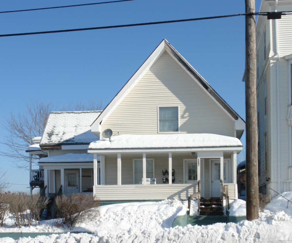 Building Photo - 358 Main St