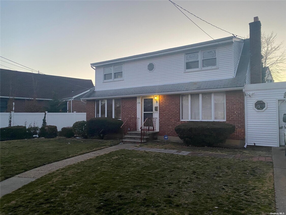Building Photo - 133-76 Hook Creek Blvd