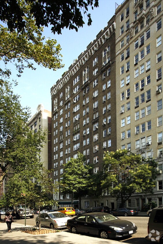 Building Photo - 25 W 81st St