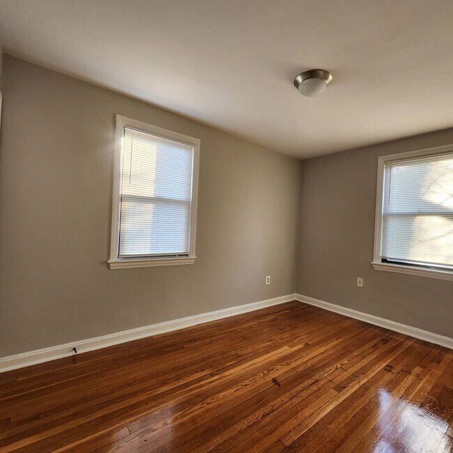 Foto del edificio - 429 Burbank St SE