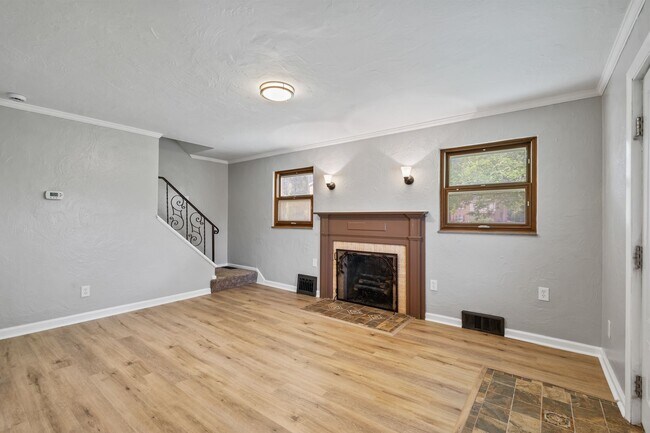 Building Photo - Newly Renovated 2 Bed/ 1 Bath House