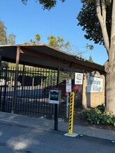 Building Photo - 1625 Park Ln