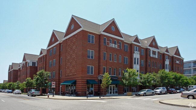Building Photo - The Arbors at Port Warwick