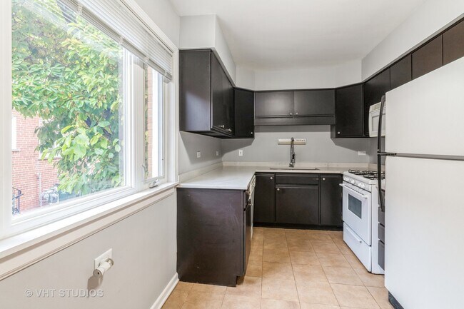 Foto del edificio - 706 N Western Ave