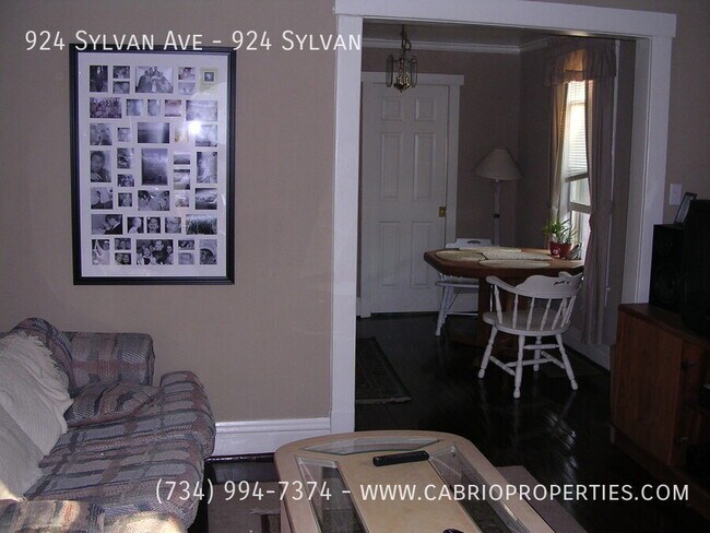 Building Photo - 924 Sylvan Ave