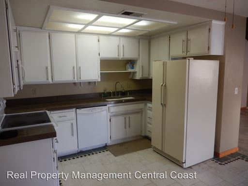 Building Photo - 9850 Las Lomas Ave