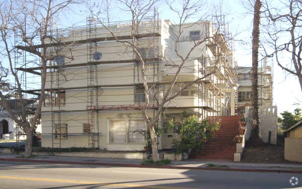 Primary Photo - 590 N Rossmore Ave