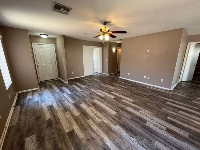 Building Photo - COMING SOON! Spacious 3 Bed 2 Bath Home in...