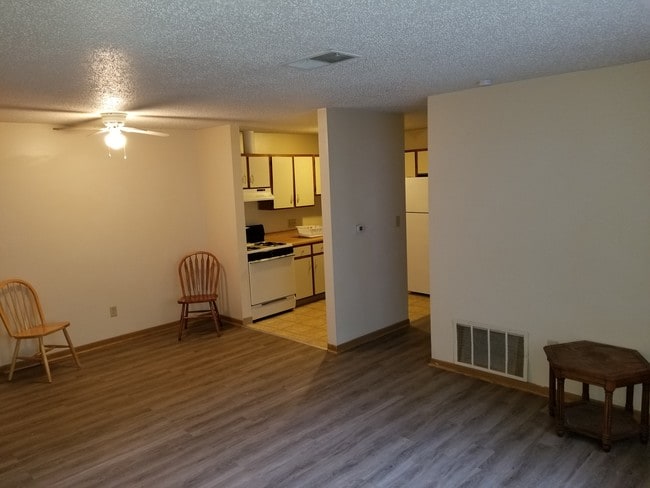 Building Photo - Courtyard Apartments