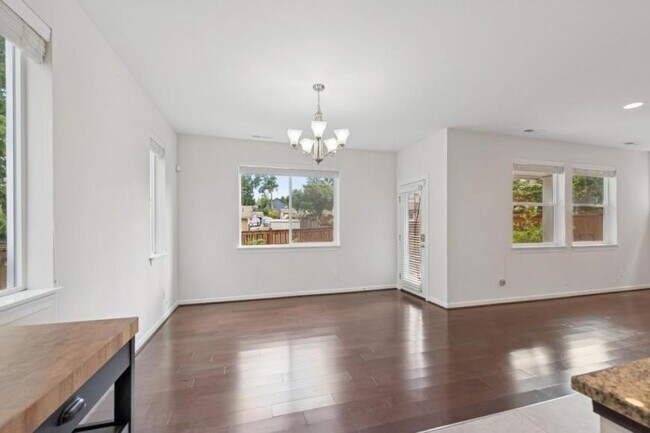 Foto del edificio - 3 bedroom in Bothell WA 98012