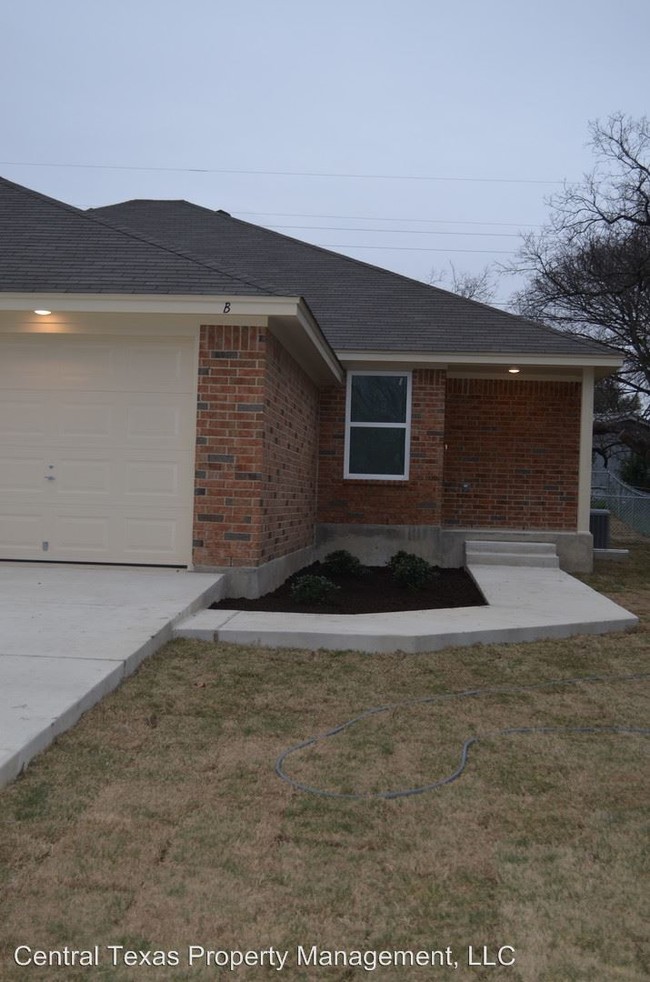 Building Photo - 301 Coby Dr