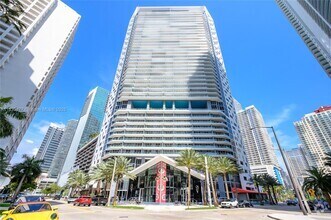 Building Photo - 1300 Brickell Bay Dr