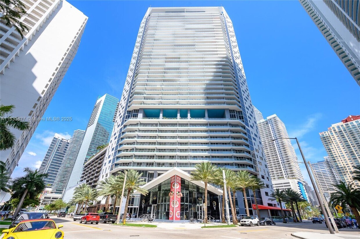 Primary Photo - 1300 Brickell Bay Dr